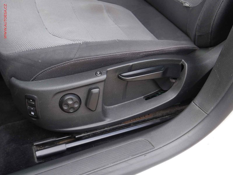 Volkswagen Passat (2011) 2.0 TDi, ČR, Comfortline, DSG - fotka 17 z 18