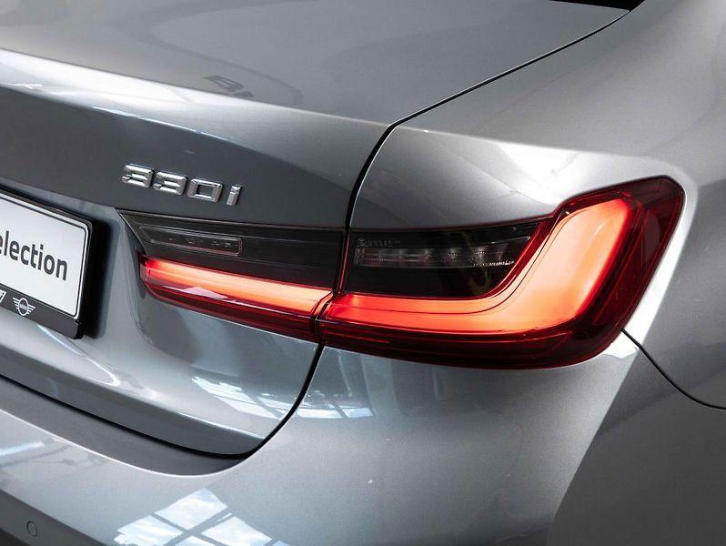 BMW Řada 3 330i xDrive - fotka 10 z 22