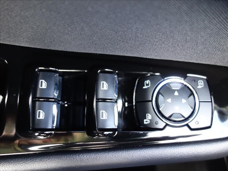 Ford Galaxy 2,0 140kW LED NAVI  TITANIUM - fotka 25 z 38