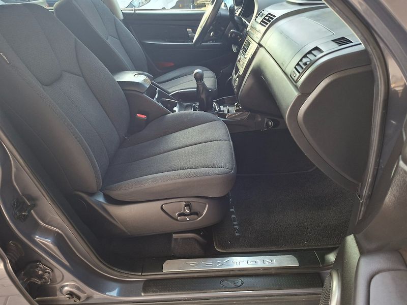 SsangYong Rexton (2015) RX200e-XDi 114kW 4WD 7.MÍST - fotka 25 z 45