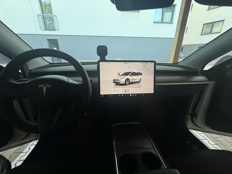 Tesla Model Y (2024) RWD | ČR | 1. maj. | ZÁRUKA - fotka 21 z 23