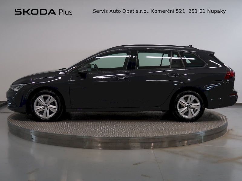 Volkswagen Golf (2023) LIFE 1.0TSI 81KW - fotka 3 z 34