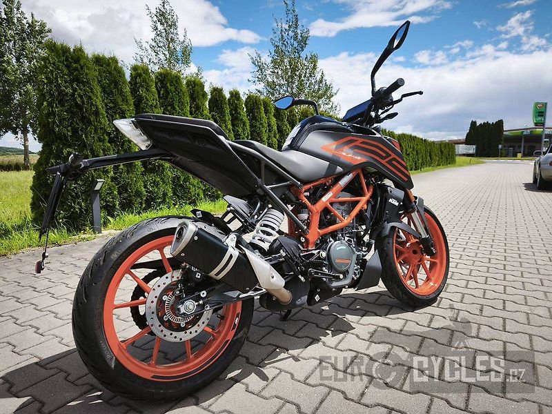 KTM 125 Duke (2023) - fotka 4 z 11