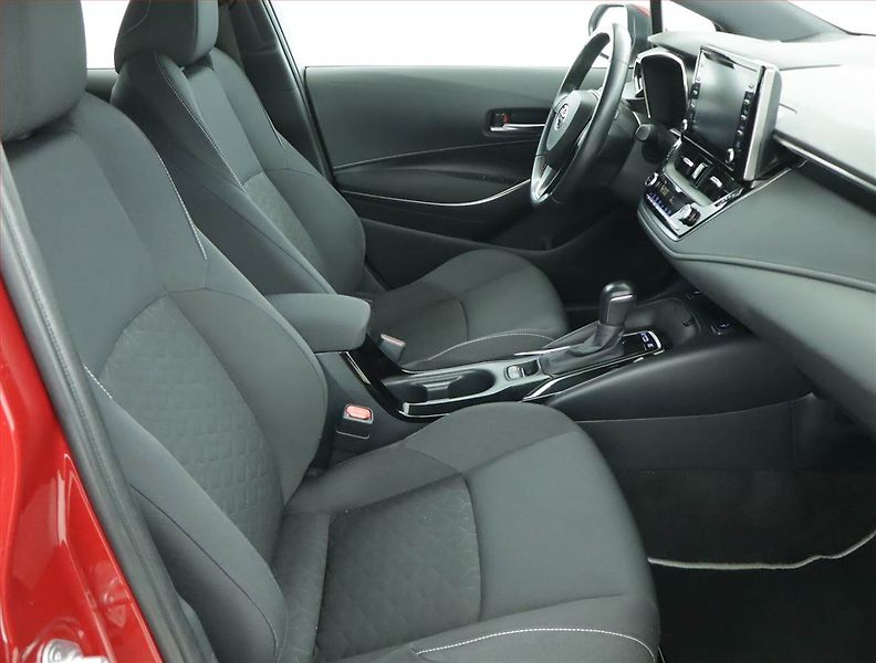 Toyota Corolla (2021) 1.8 Hybrid - fotka 9 z 18
