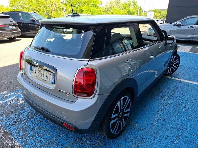 Mini Cooper SE - fotka 3 z 6