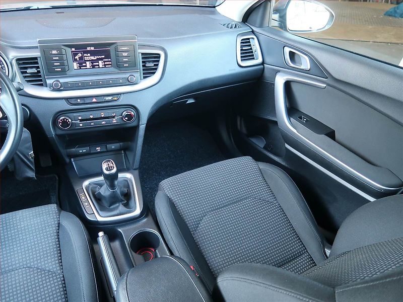 Kia Ceed (2021) Fresh 1.0 T-GDI, ČR,1.maj - fotka 8 z 17