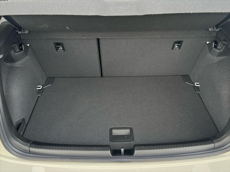 Volkswagen Polo 1,0 TSi 70kW PEOPLE  REZERVACE - fotka 14 z 24