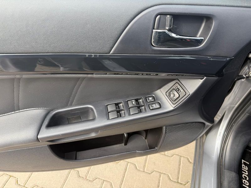 Mitsubishi Lancer 1.6i 86kW LPG - fotka 13 z 28