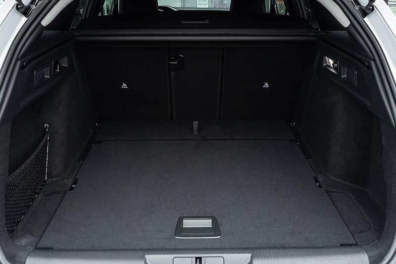 Peugeot 308 1,2 ALLURE Hybrid 145 e-DCS6 - fotka 7 z 18