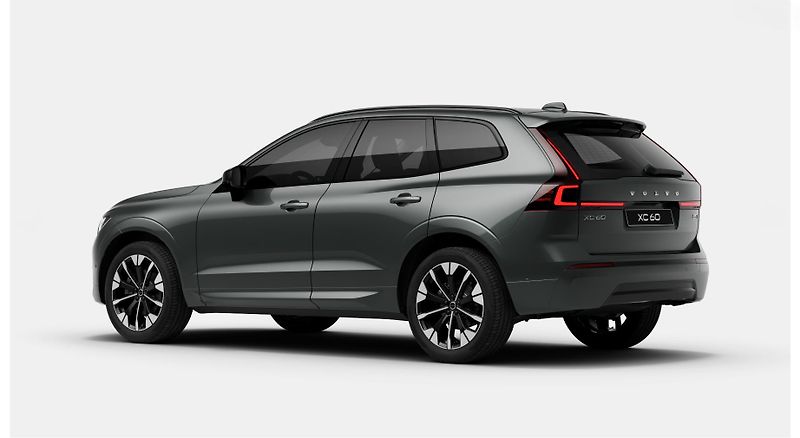 Volvo XC60 (2026) B5 AWD PLUS DARK AUT - fotka 3 z 14