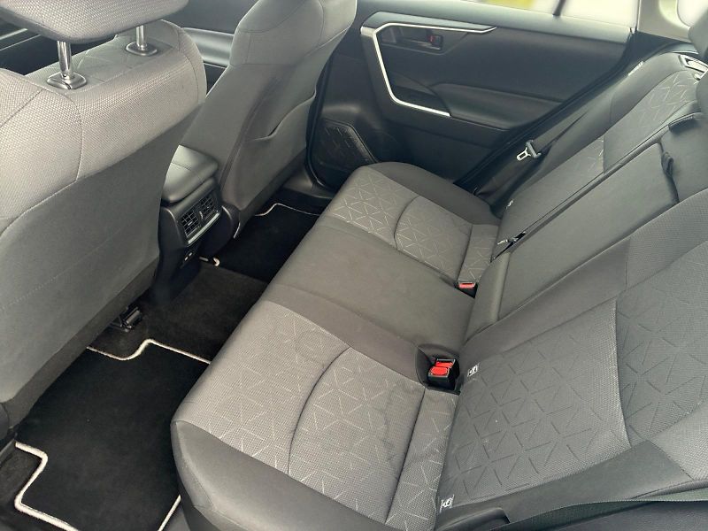 Toyota RAV4 (2022) ACTIVE 2.5HYBRID 131kW 4WD TAŽ - fotka 8 z 11