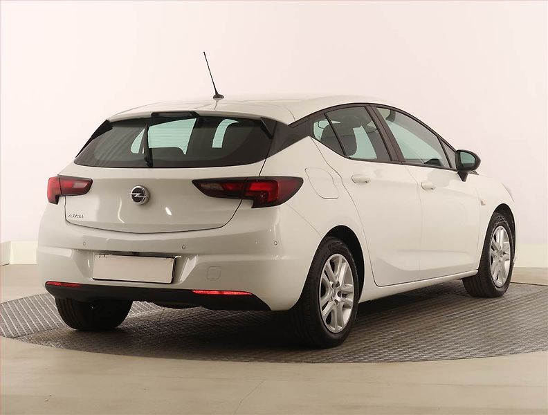Opel Astra (2022) Business Edition 1.2 Turbo - fotka 5 z 17