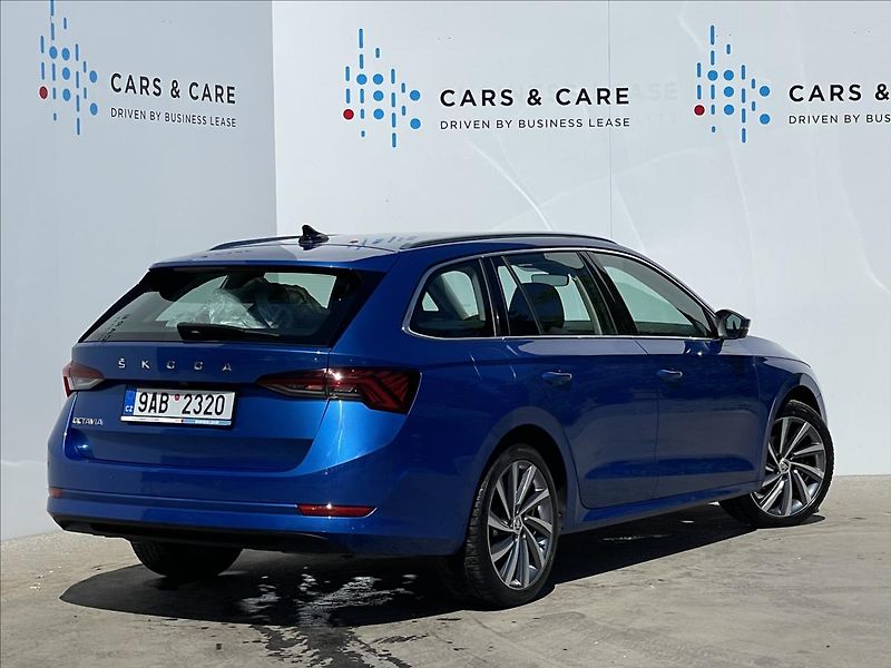 Škoda Octavia 2,0 TDI DSG Combi Style Plus - fotka 3 z 22