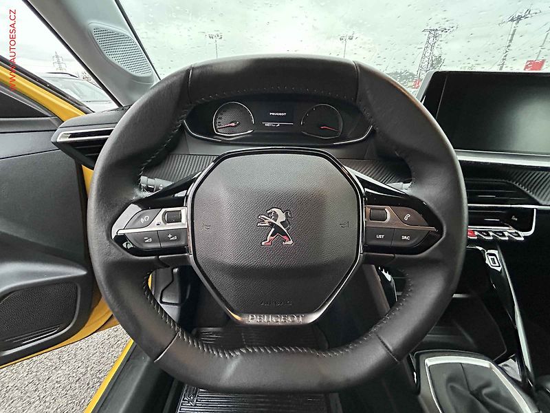 Peugeot 208 (2023) 1.2 PT, 1.maj,ČR, Temp., AC - fotka 12 z 16