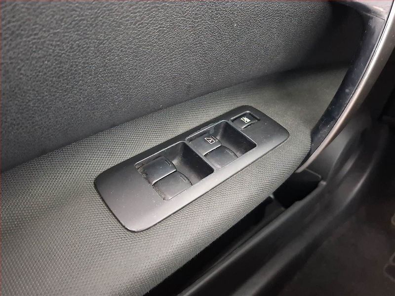 Nissan Qashqai (2012) 1.6 i, 7 míst, Tempomat - fotka 16 z 18