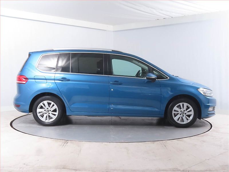Volkswagen Touran (2022) Highline 1.5 TSI - fotka 6 z 14