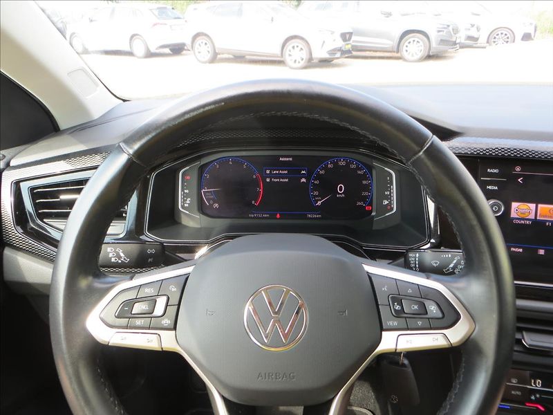 Volkswagen Polo 1,0 TSI 70kW Virtual+Digiklima - fotka 18 z 21