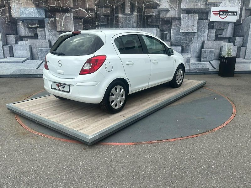 Opel Corsa (2010) 1.2i,63KW,TEMPOMAT,111 EDITION - fotka 6 z 24