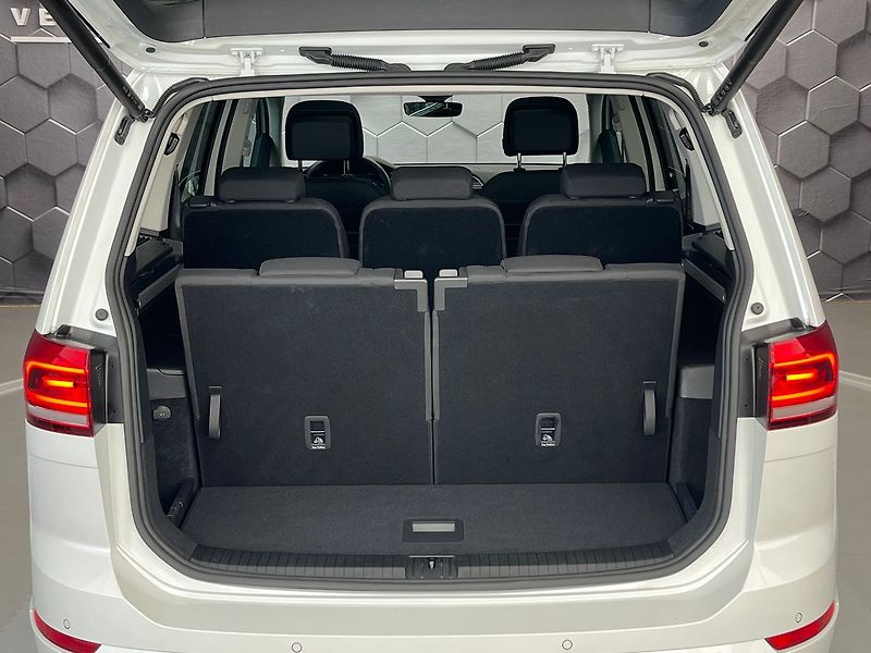 Volkswagen Touran Highline 1.5TSI 110kW DSG 7mís - fotka 45 z 96