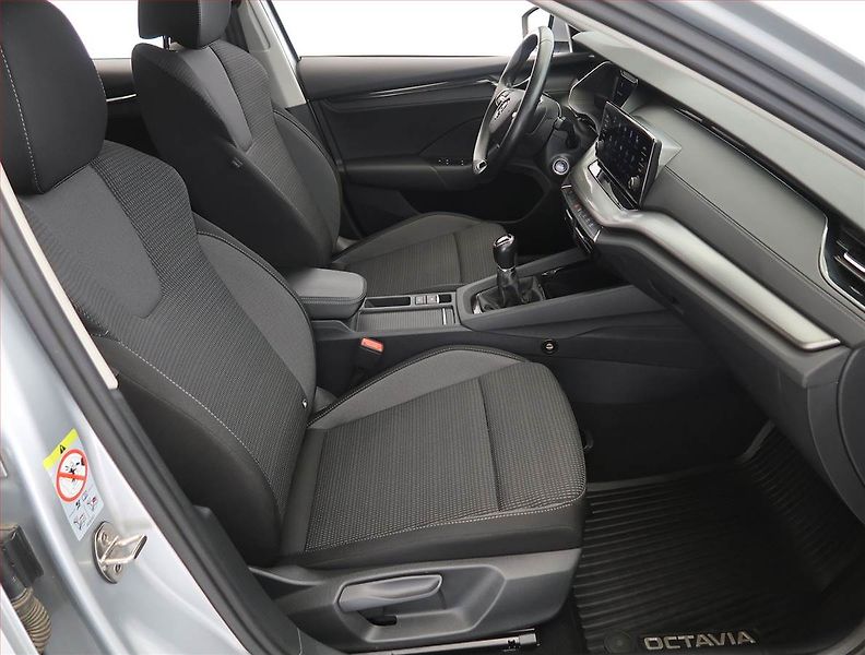 Škoda Octavia (2023) Ambition 2.0 TDI, ČR,1.maj - fotka 9 z 25
