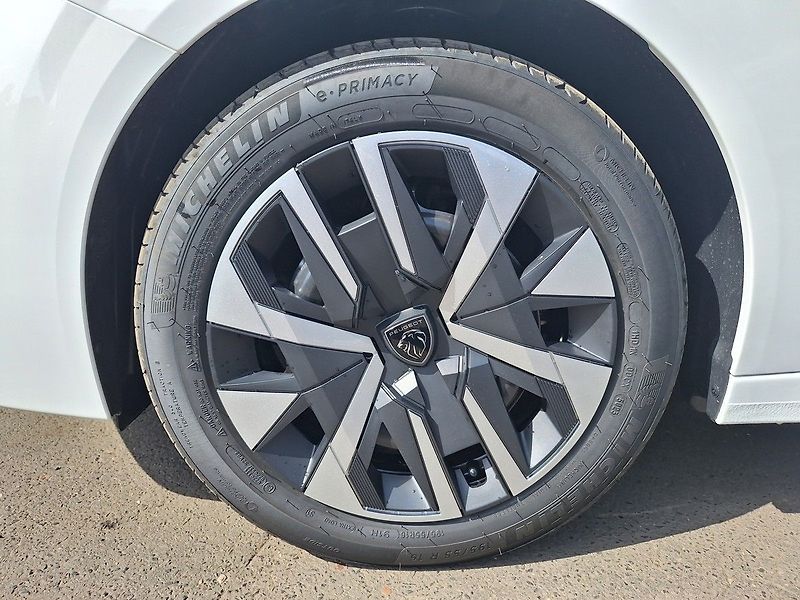 Peugeot 208 (2026) BUSINESS 1.2 TURBO 100k MAN6 - fotka 4 z 20