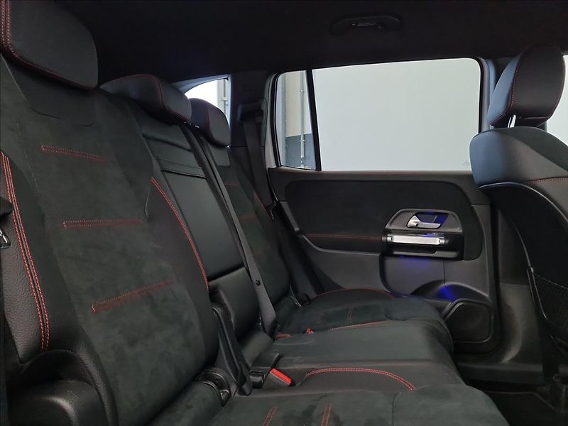 Mercedes-Benz GLB 200 4MATIC AMG Line - fotka 19 z 22