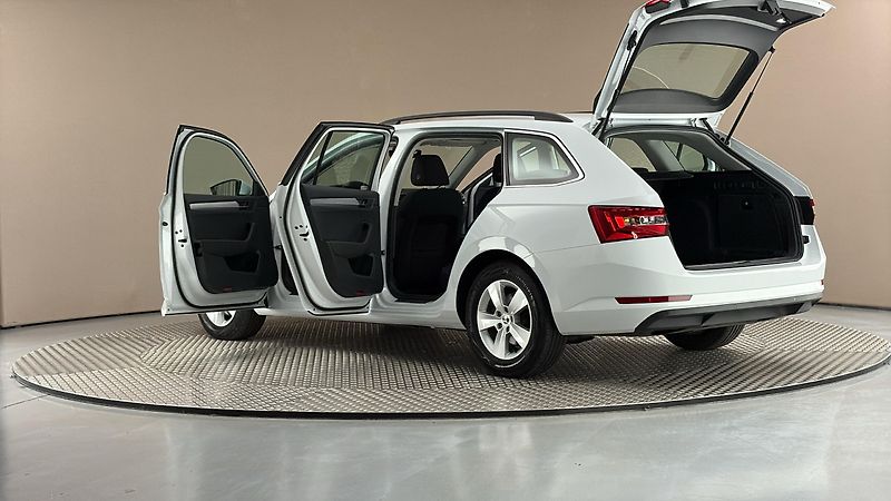 Škoda Superb 2.0 TDI Ambition Combi - fotka 7 z 25