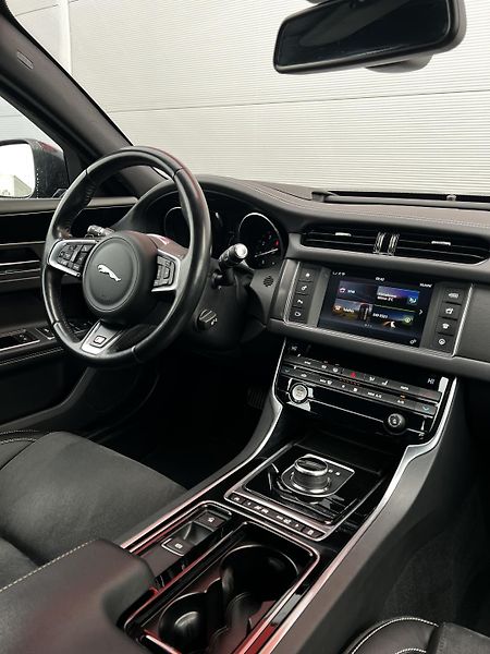 Jaguar XF 3.0 Aut. 380HP! S AWD Edition  - fotka 9 z 25