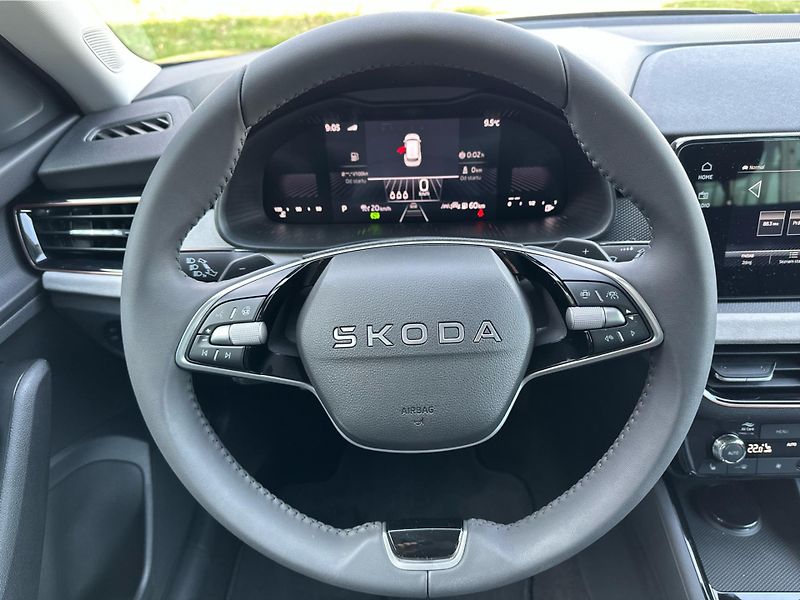 Škoda Kamiq 1,0 TSI / 85 kW Top Selection - fotka 19 z 23