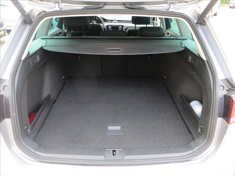 Volkswagen Passat 2,0 TDI 110kW Business DSG ČR - fotka 7 z 28