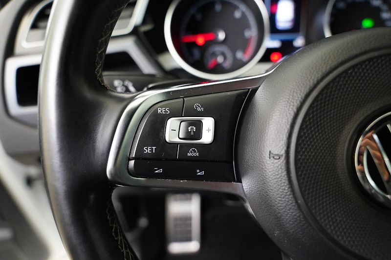 Volkswagen Touran - fotka 12 z 34