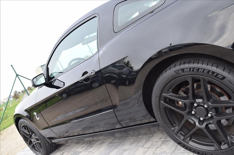 Ford Mustang 5,8 SHELBY GT500 485KW EU VERZ - fotka 11 z 43