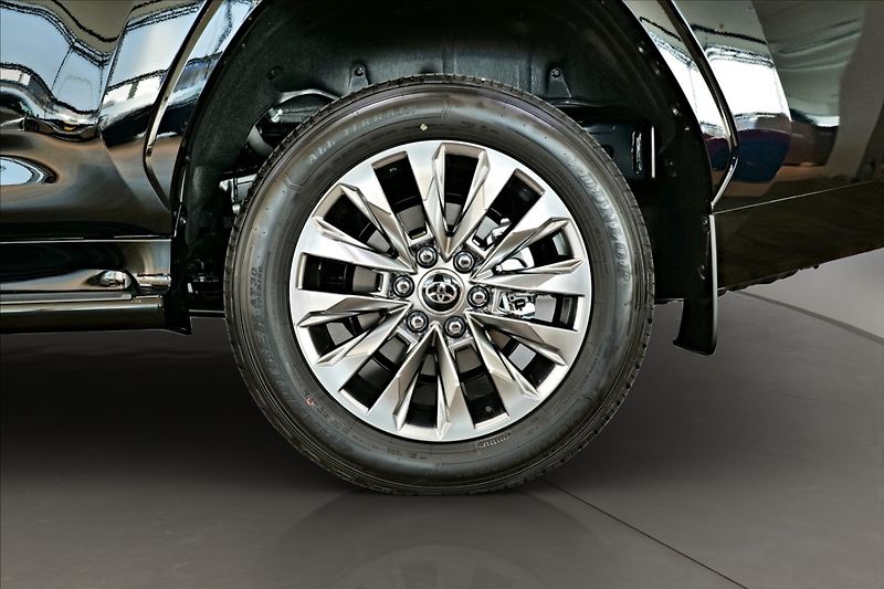 Toyota Land Cruiser (2026) LC300 Premium - fotka 10 z 27
