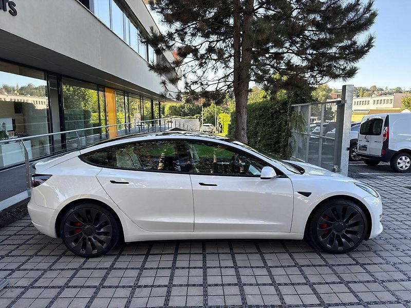 Tesla Model 3 Performance - fotka 38 z 39