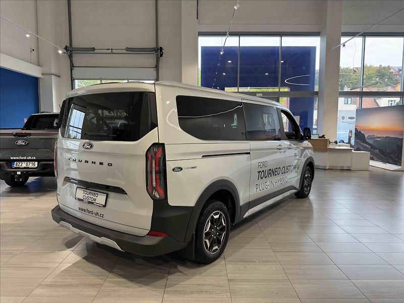 Ford Tourneo 2,5 Duratec Hybrid (PHEV)  Cus - fotka 4 z 17
