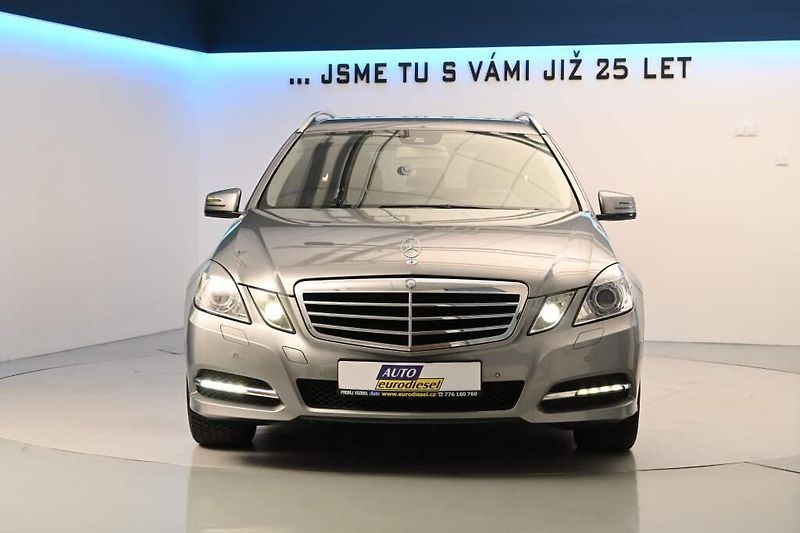 Mercedes-Benz Třídy E (2012) 2.2 220 T 7G-TRONIC Avantgarde - fotka 3 z 30