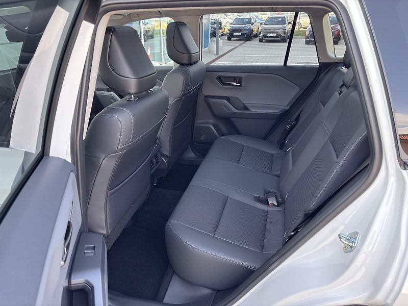 Toyota RAV4 (2026) EXECUTIVE Skyview 2,5 PHEV 4x4 - fotka 8 z 14