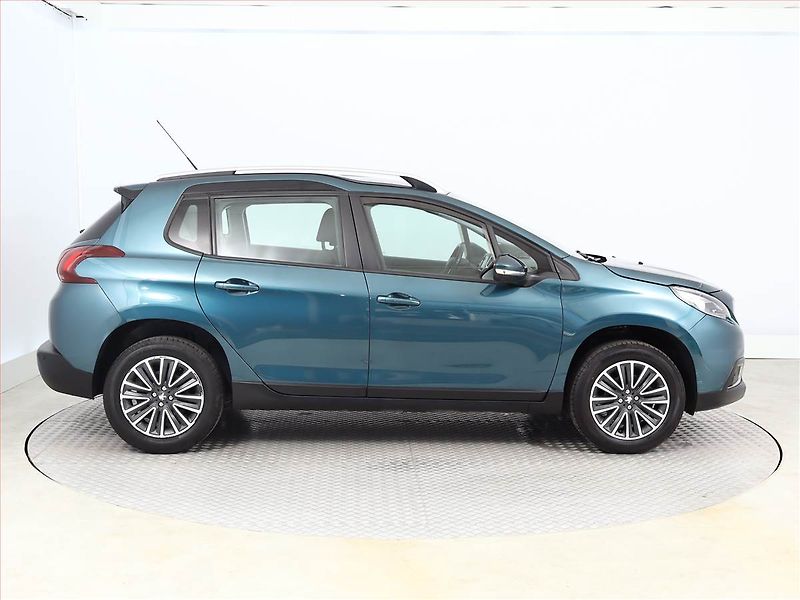 Peugeot 2008 (2018) 1.2 PureTech, ČR,1.maj - fotka 6 z 9