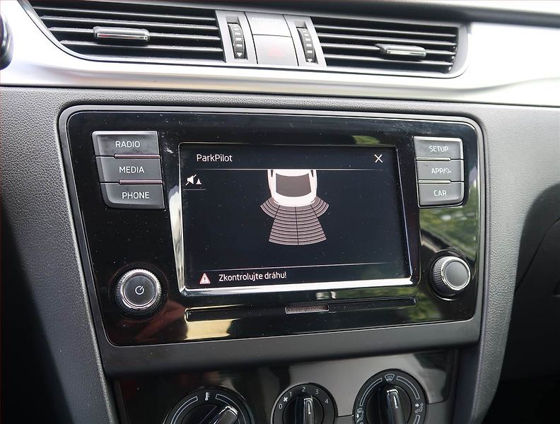 Škoda Rapid (2019) 1.0 TSI, Park. senzory - fotka 15 z 18