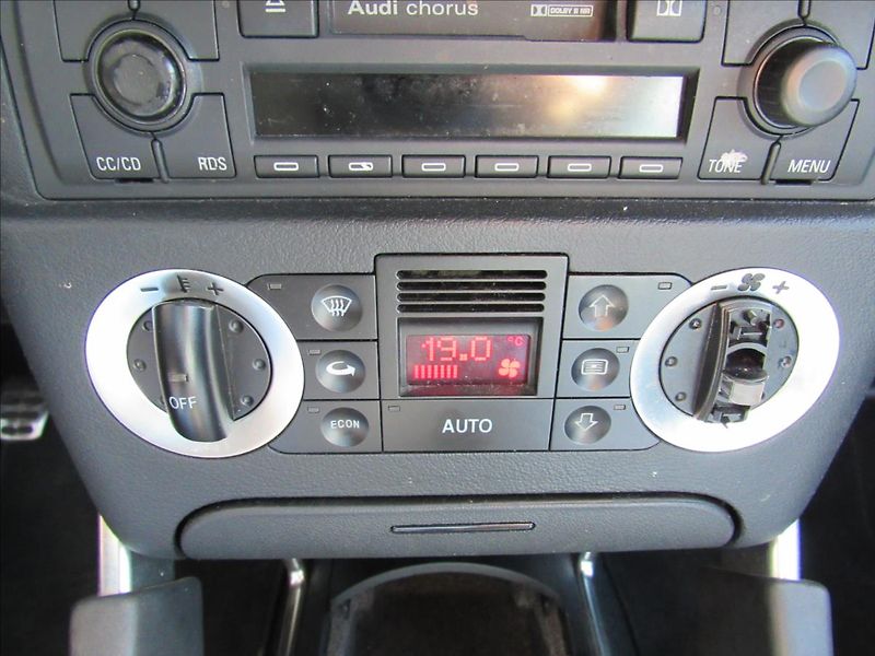 Audi TT 1,8 Turbo 110kW - fotka 17 z 26