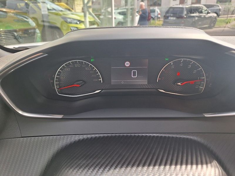 Peugeot 2008 (2026) STYLE 1.2 TURBO 100k MAN6 - fotka 12 z 21