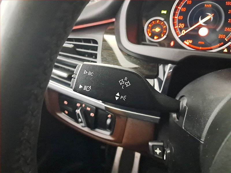 BMW X5 (2018) M Paket xDrive40d - fotka 19 z 25