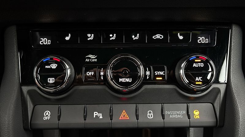 Škoda Karoq 1.5 TSI DSG Sportline - fotka 13 z 27