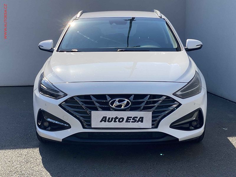 Hyundai i30 (2022) 1.5 T-GDi, Smart, kamera - fotka 2 z 17