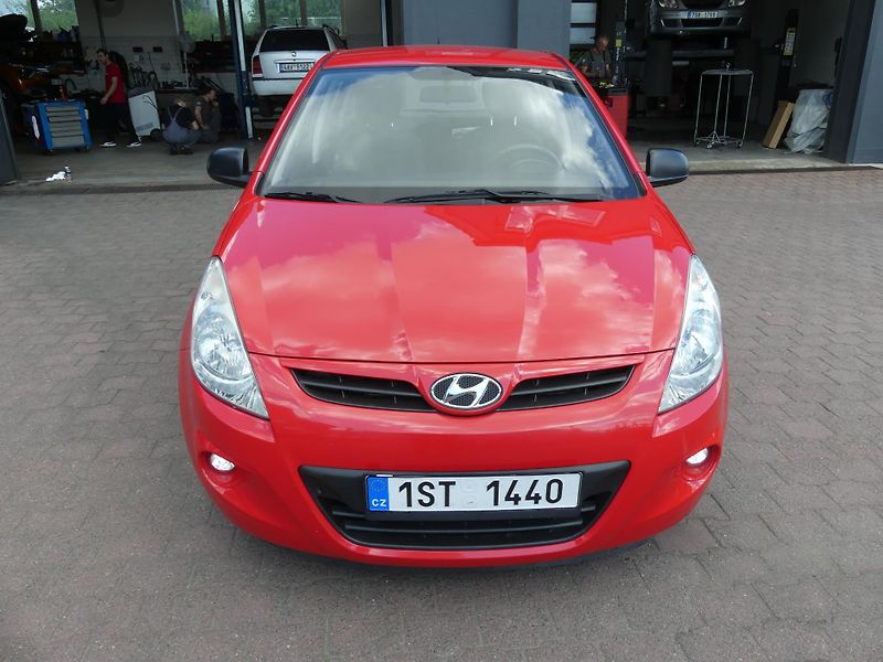 Hyundai i20 (2009) 1,2 i - fotka 2 z 18