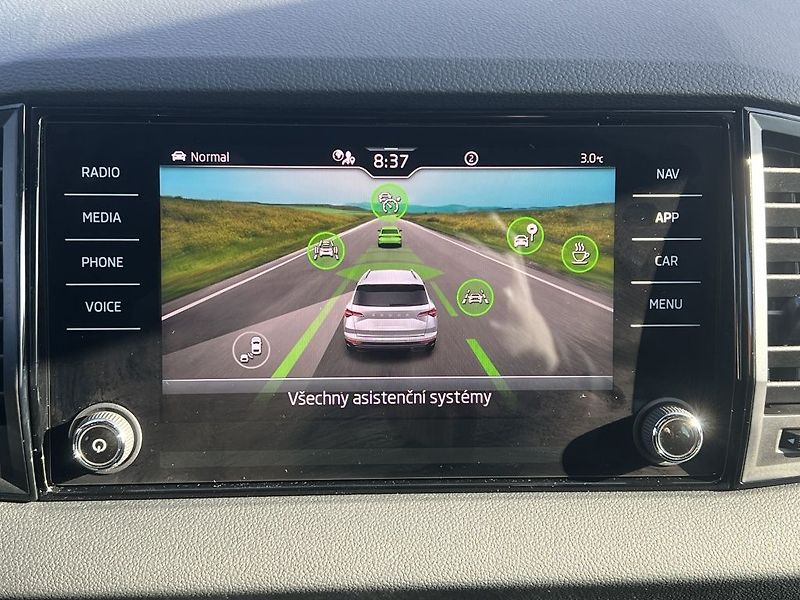 Škoda Karoq Sportline 1.5 TSI 110 kW - fotka 27 z 37
