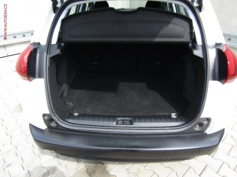 Peugeot 2008 (2019) 1.2 PT, ČR, AT - fotka 7 z 20