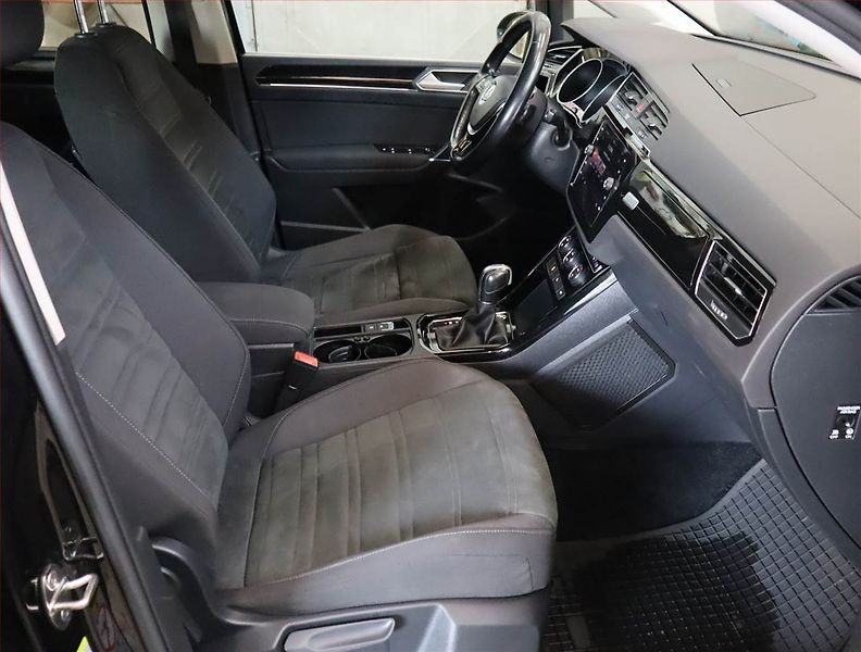 Volkswagen Touran (2017) 2.0 TDI, Automat, Navi - fotka 9 z 29