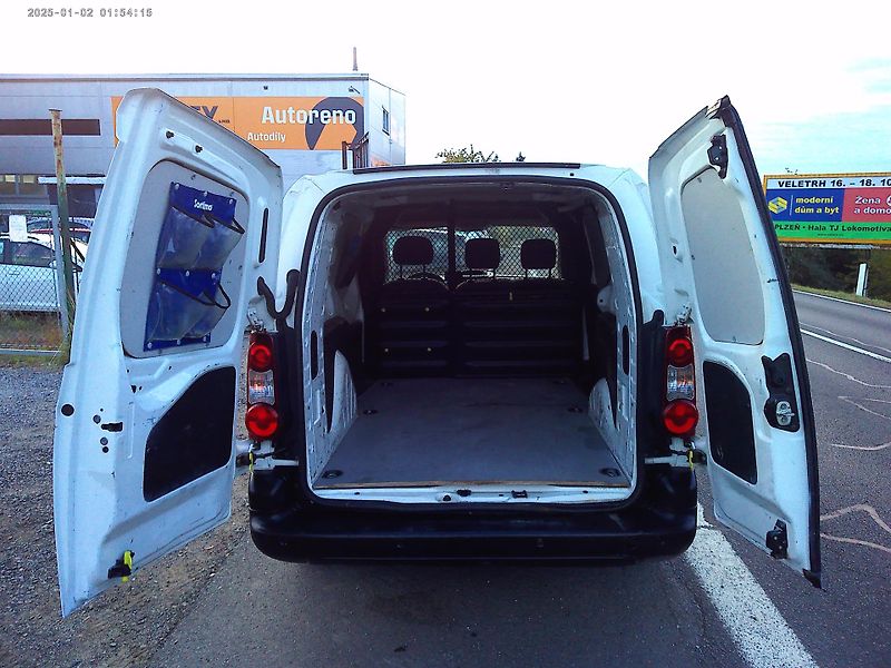 Peugeot Partner 1.6 e-HDi, 66 kW, klima, LONG - fotka 10 z 25