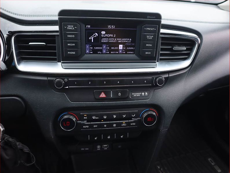 Kia Ceed (2018) 1.4 T-GDI, Serv.kniha - fotka 12 z 18